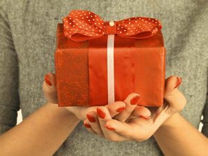 Send gifts to the favorite ladies in your life