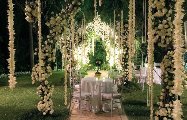 hanging flower aisle on wedding